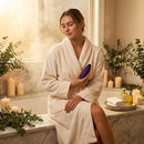 Mulher com o We-Vibe Melt 2 no spa — Wellness Intimates